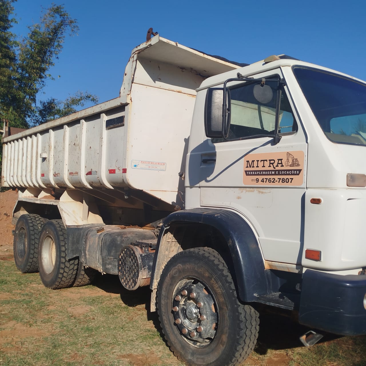 Caminhão Basculante - Equipamento de terraplenagem em Itupeva-SP - Imagem 1
