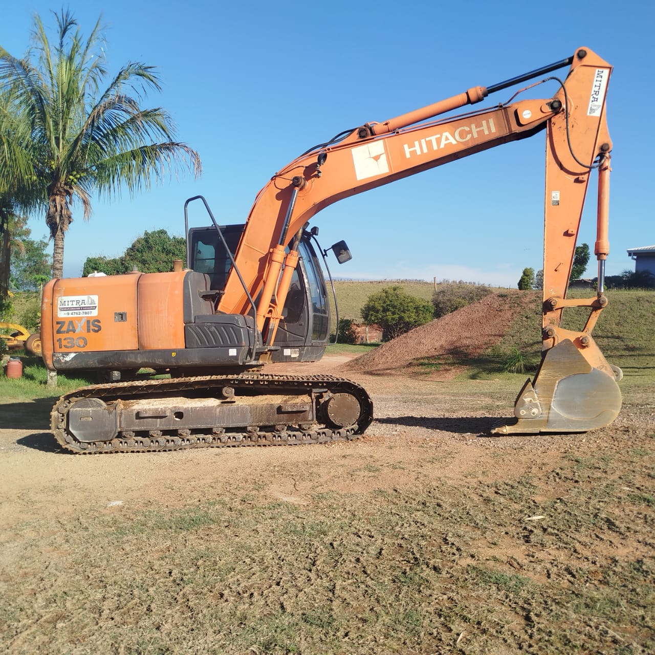 Escavadeira Hidráulica 14 ton - Equipamento de terraplenagem em Itupeva-SP - Imagem 1